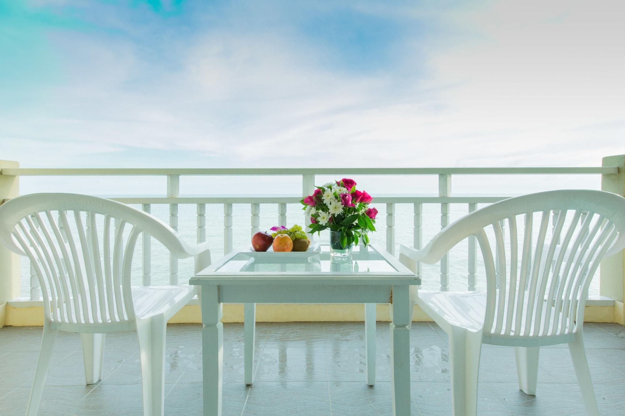 Royal Phala Cliff Beach Resort Ban Chang  Exterior photo