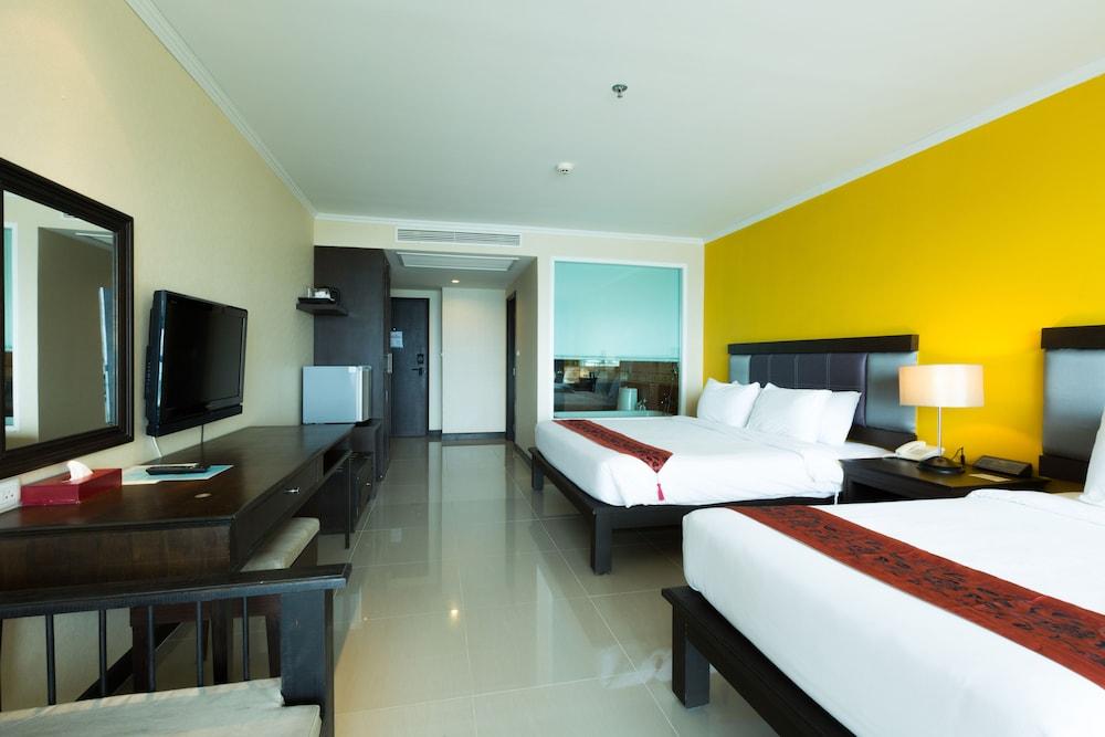 Royal Phala Cliff Beach Resort Ban Chang  Exterior photo