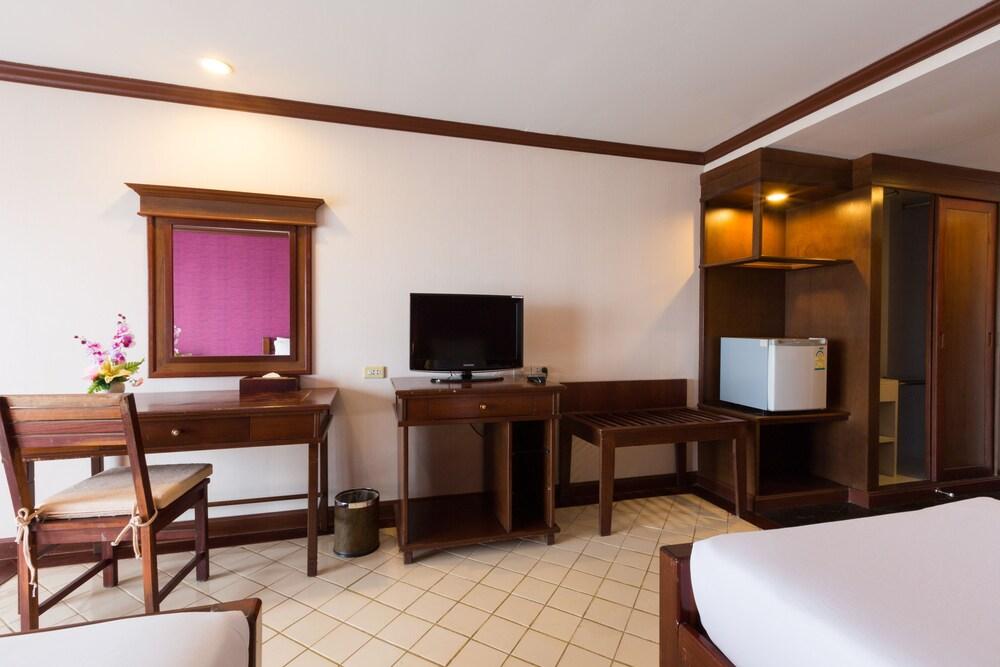 Royal Phala Cliff Beach Resort Ban Chang  Exterior photo