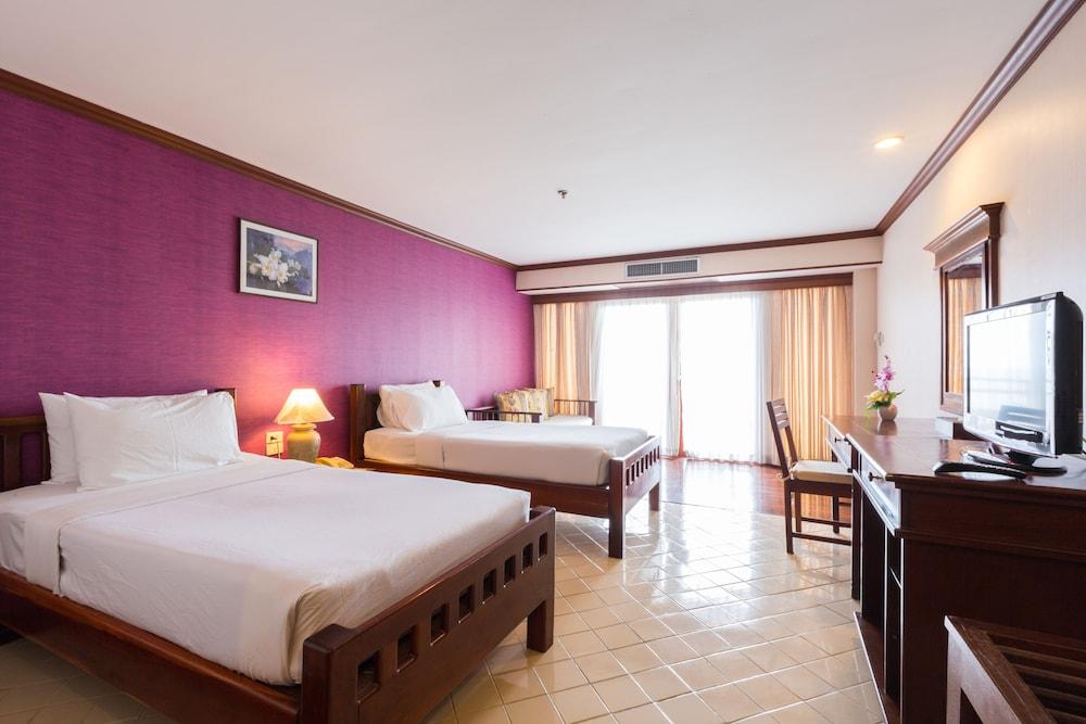 Royal Phala Cliff Beach Resort Ban Chang  Exterior photo
