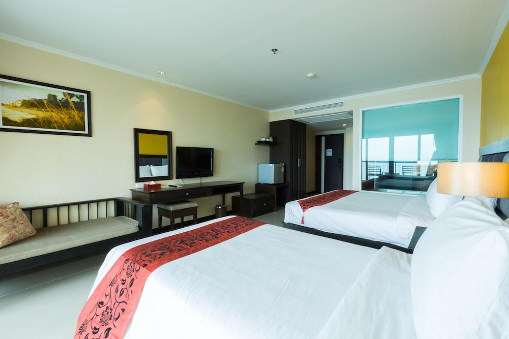 Royal Phala Cliff Beach Resort Ban Chang  Exterior photo