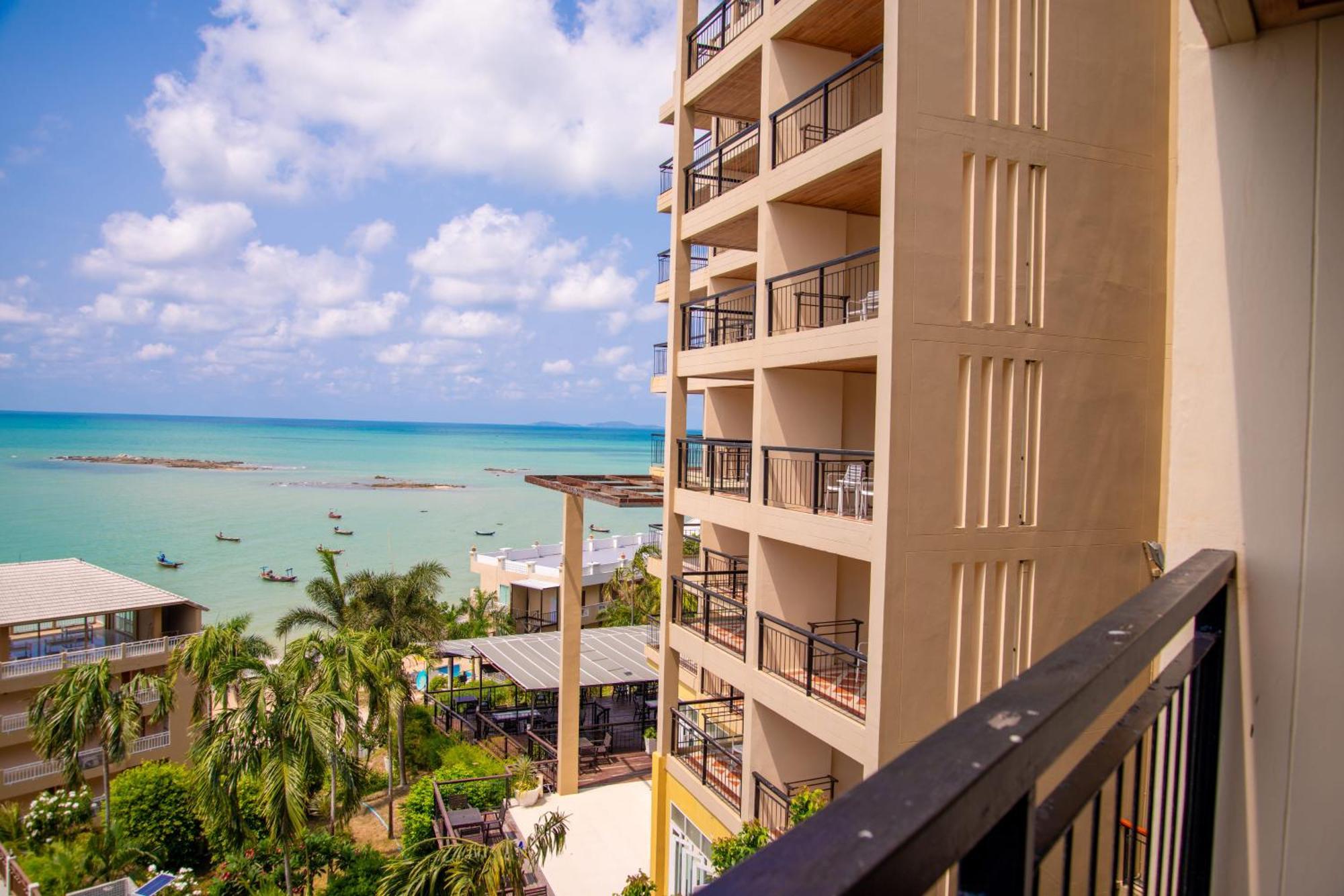 Royal Phala Cliff Beach Resort Ban Chang  Exterior photo