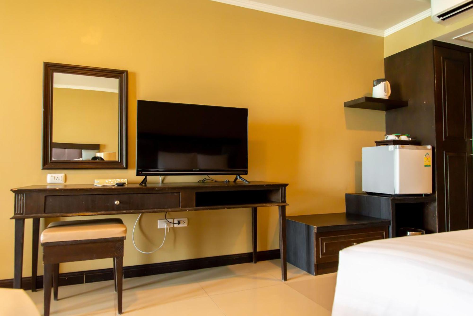 Royal Phala Cliff Beach Resort Ban Chang  Exterior photo